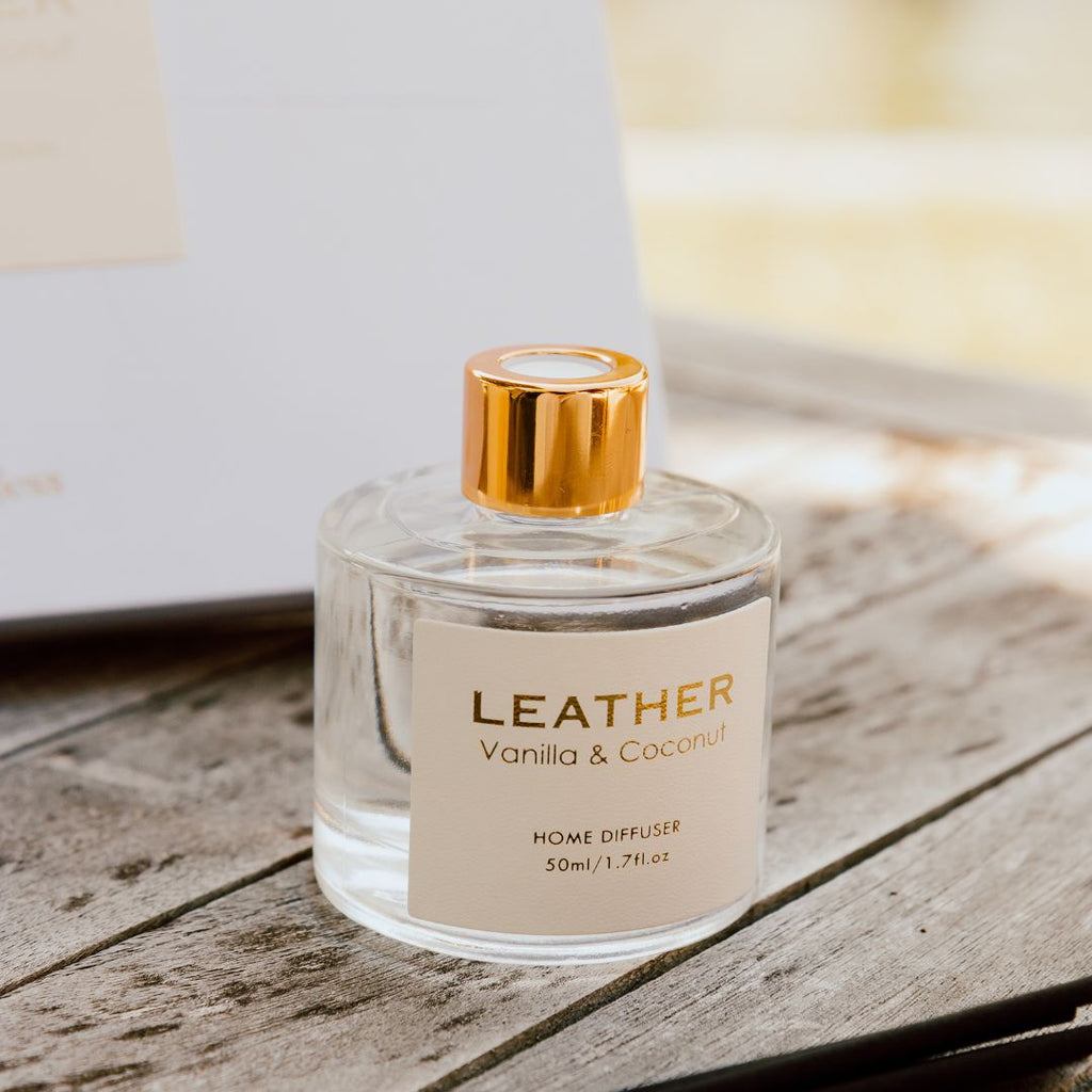 Vanilla & Coconut leather feel gift pack: geurkaars en geurstokjes, foto 6