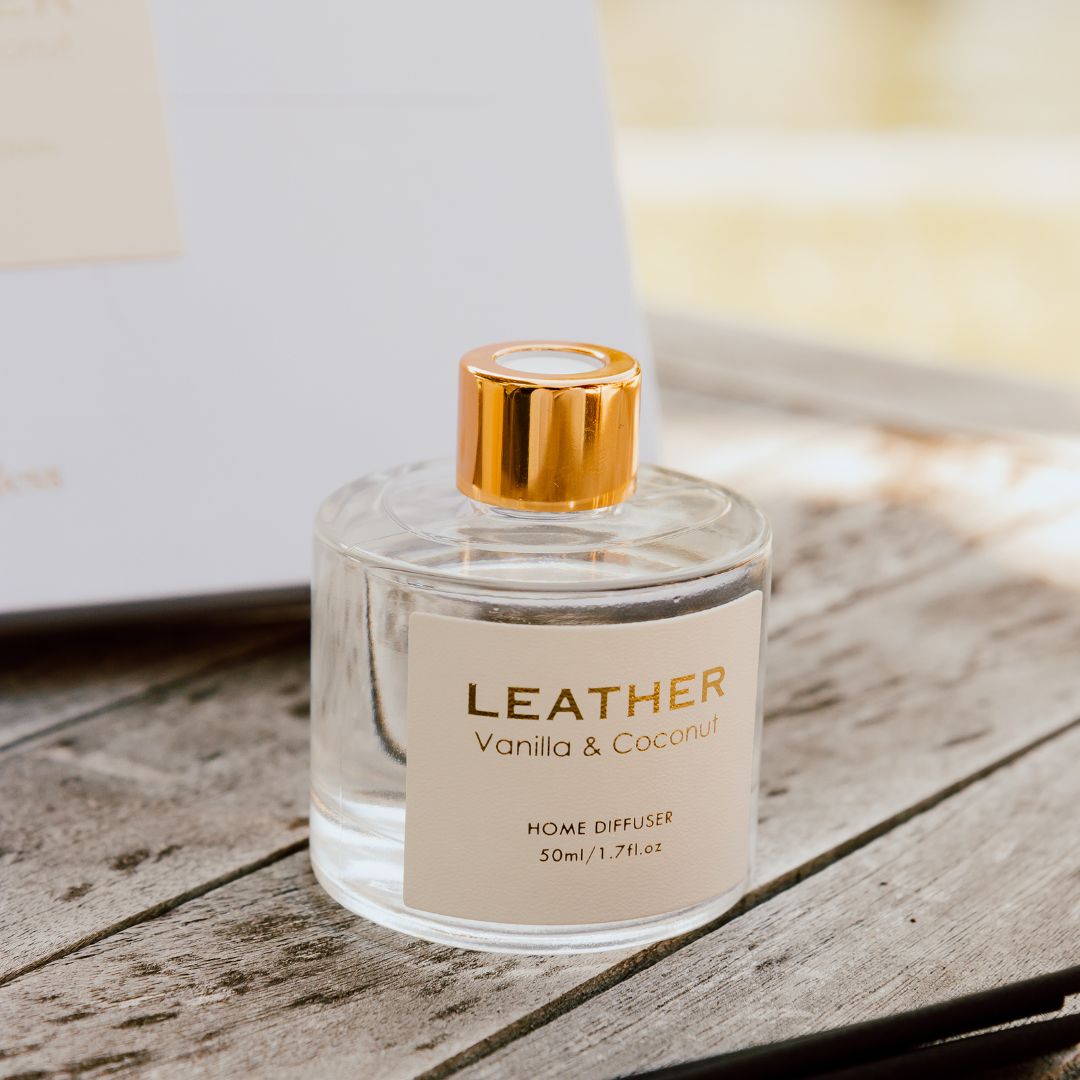 Vanilla & Coconut leather feel gift pack: geurkaars en geurstokjes, foto 6
