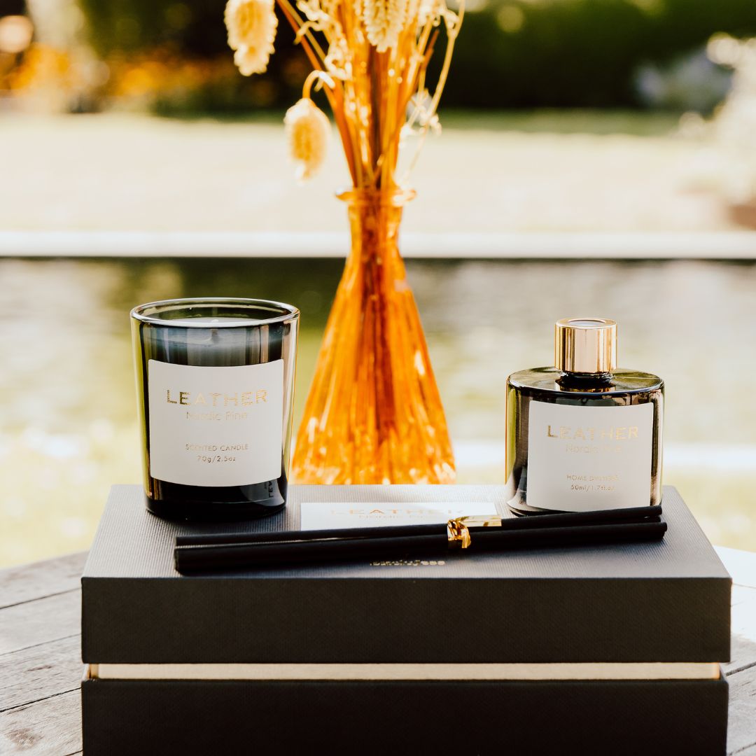 Nordic Pine leather feel gift pack: geurkaars en geurstokjes, foto 4