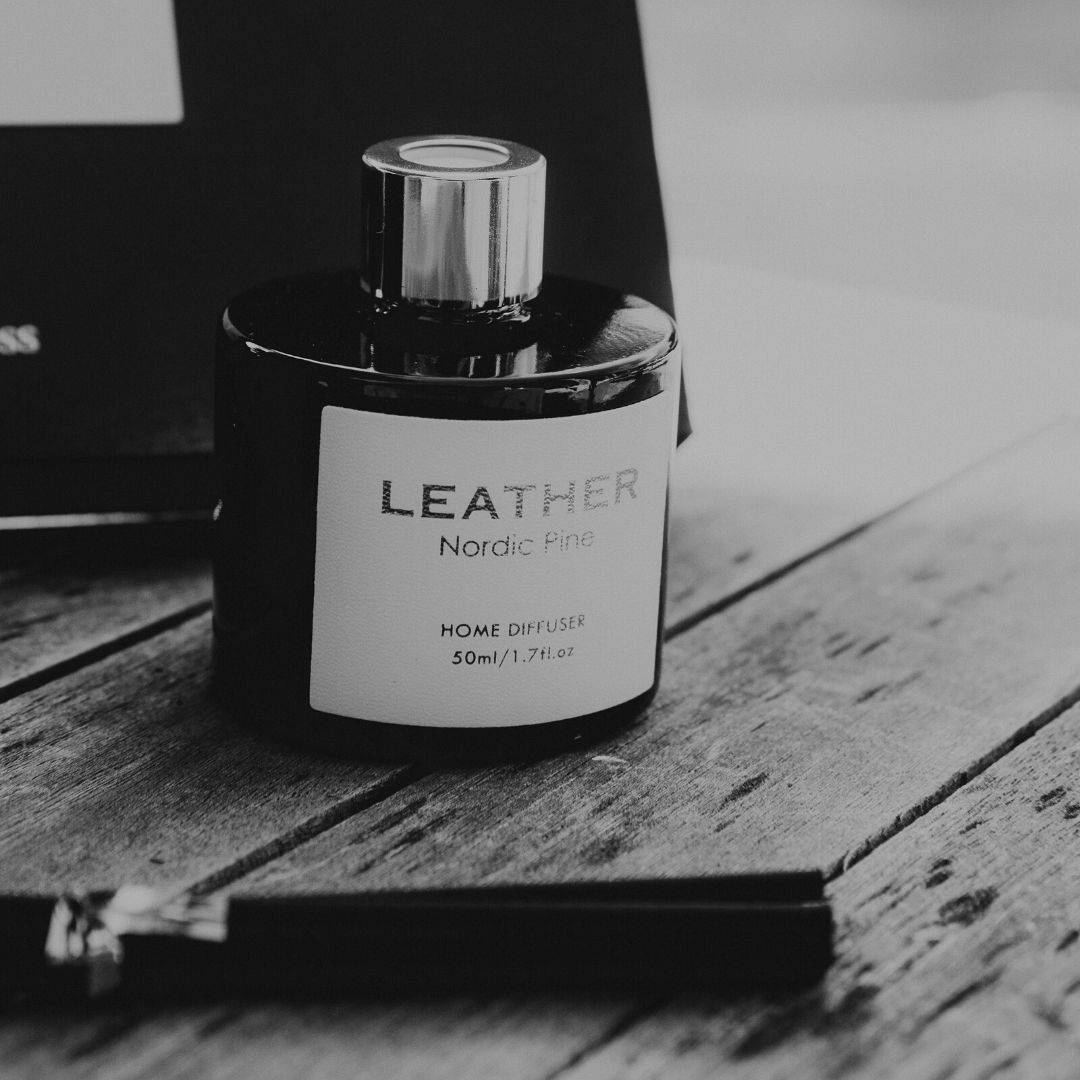 Nordic Pine leather feel gift pack: geurkaars en geurstokjes, foto 8